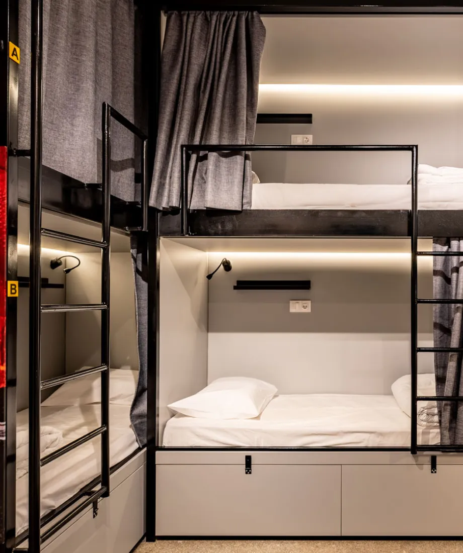 Mixed dorm of 8 with shared bathroom