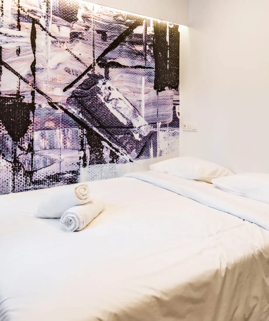 Mixed dorm of 4 with shared bathroom